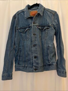 Levi’s Trucker Jean Jacket Size Medium